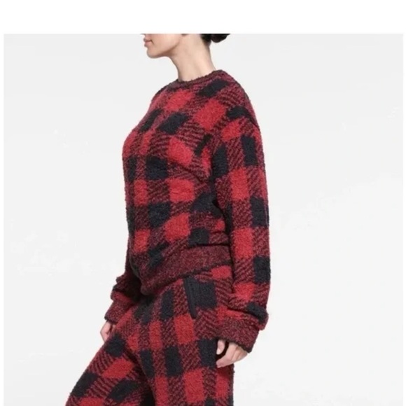 SKIMS Women's Red and Black Plaid Pajama Set - Picture 2 of 9